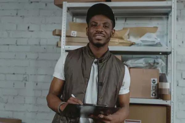 The-pros-and-cons-of-storage-solutions-for-your-small-business-600x400